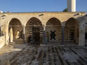 Depremde hasar gören iki tarihi cami Mevlid Kandili’nde yeniden ibadete açılıyor

