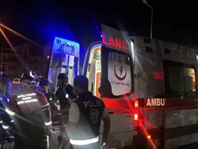Dereden itfaiye ekiplerince çıkarılıp hastaneye kaldırılan şahsın kimliği araştırılıyor
