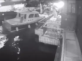 Derin Mermerci’nin Boğaz’da bulunan tarihi yalısına yolcu vapuru çarptı... O anlar kamerada
