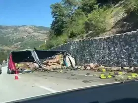 Devrek’te araç istinat duvarına çarptı: 1 ölü, 1 yaralı
