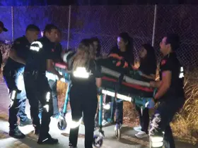 Devrilen araçta sıkışan sürücü ekiplerin müdahalesiyle kurtarıldı

