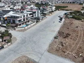 Didim’de parke taşı döşeme çalışmaları devam ediyor
