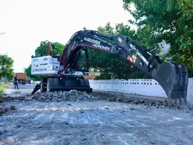 Didim’de yol yenileme çalışmaları devam ediyor

