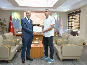 Dinar’da en fazla kanser taraması yapan sağlık personeli ödüllendirildi
