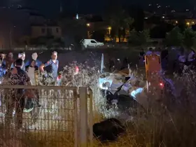 Direksiyon hakimiyetini kaybeden otomobil tarlaya uçtu: 5 yaralı
