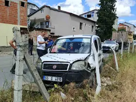 Direksiyonda rahatsızlanan genç dolmuş sürücüsü mezarlığın tel örgüsüne çarptı
