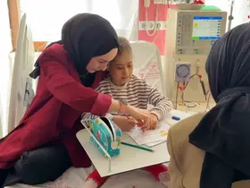 Diyaliz merkezinde 13 yaşındaki Melek için okuma yazma seferberliği
