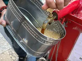 Diyarbakır sıcaklarında serinleten kurtarıcı: Meyan kökü şerbetine yoğun ilgi
