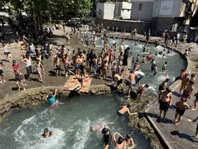 Diyarbakır’da sıcaklık 37 dereceyi gösterince çocuklar soluğu Anzele’de aldı
