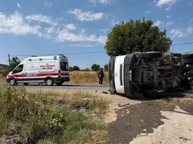 Domaniç-Tavşanlı karayolunda kamyon yan yattı: 1 yaralı
