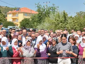 Dört ilçeyi birbirine bağlayan yol yıllar sonra asfalta kavuştu
