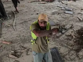 Dronu görünce korktu, arkadaşları kahkahaya boğuldu
