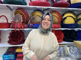 Düğün sezonu açıldı, kına eşyalarına ilgi arttı
