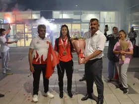 Dünya şampiyonu Berfin Polat coşkuyla karşılandı
