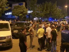 ‘Dur’ ihtarına uymayarak kaçan sürücü, park halindeki 4 araca çarptı
