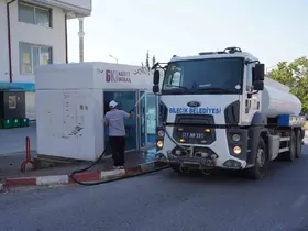 Duraklarda temizlik ve yıkama çalışması yapıldı

