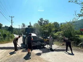 Düzce’de asfalt ve yama çalışmaları sürüyor
