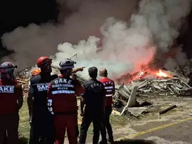 Düzce’de ki yangın sürüyor ekipler evlere sıçramasın diye çalışma yapıyor
