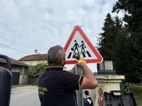 Düzce’de köylerde trafik levhaları yenileniyor
