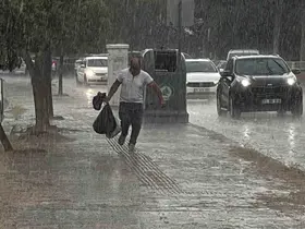 Edirne’de sağanak yağış etkili oldu
