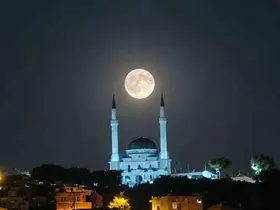 Edremit’te dolunay ve Ulu Cami buluşması görsel şölen sundu
