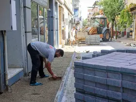 Efeler Belediyesi yol yenileme çalışmalarını sürdürüyor
