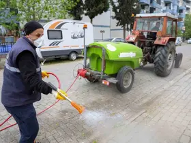 Efeler Belediyesi’nden yabani ot temizliği
