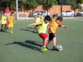 Efeler’de çocuklar için futbol kursu kayıtları başladı

