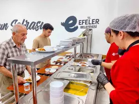 Efeler’de Kent Lokantası vatandaşın sofrasına destek oluyor
