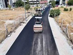 Efeler’de sıcak asfalt çalışmaları sürüyor
