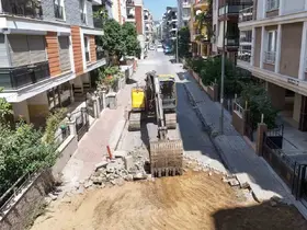 Efeler’de yıpranan yollar yenileniyor
