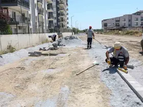 Efeler’de yol yatırımları sürüyor
