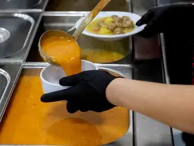 Efeler’in halk sofraları misafirlerini ağırlıyor
