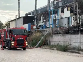 Elazığ’da yalıtım fabrikasında çıkan yangın 3,5 saatlik çalışmayla söndürüldü
