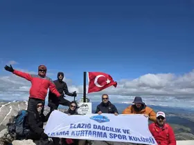 Elazığ’ın en yüksek zirvesinde anlamlı 19 Mayıs tırmanışı
