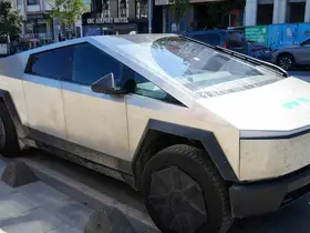 Elektrikli araçla dünya turuna çıkan ikili Türkiye’de: İlk durak Arnavutköy
