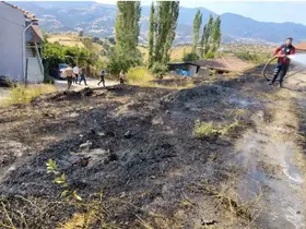 Emet’te ot yangını büyümeden söndürüldü
