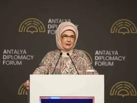 Emine Erdoğan: "Çocuklarımız için şiddeti özendiren ve sıradanlaştıran ne varsa, hangi mecrada ve ne kılıkta olursa olsun kararlılıkla mücadele etmek zorundayız"
