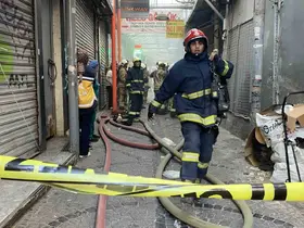 Eminönü’nde iş yerindeki yangında itfaiye erleri dumandan etkilendi
