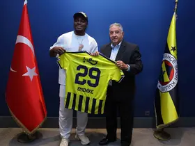 Emmanuel Emenike’den, Fenerbahçe’ye ziyaret
