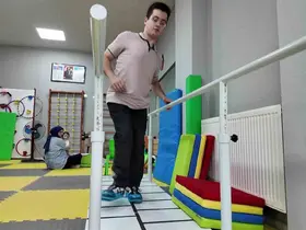 Engelli gencin azim dolu hikayesi: Yürümeyi başardı, tıp fakültesini tam burslu kazandı
