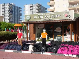Erdemli’de öğrencilere kırtasiye ve kıyafet desteği

