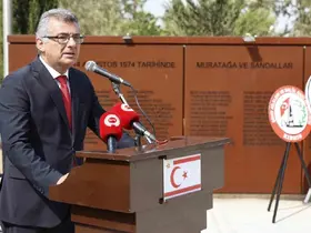 Erhürman’dan Şehitlikte Mesaj