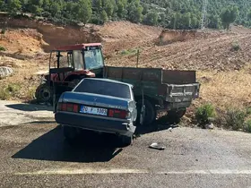 Ermenek’te otomobil traktörün römorkuna çarptı: 3 yaralı

