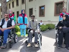Erzincan’da ihtiyaç sahibi vatandaşlara akülü engelli aracı desteği
