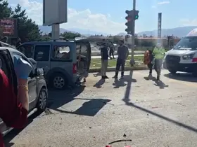Erzincan’da iki otomobilin çarpıştığı kazada 4 kişi yaralandı
