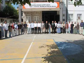 Erzin’de Kaymakam Akpınar, YKS’de başarı gösteren öğrencilerle bir araya geldi
