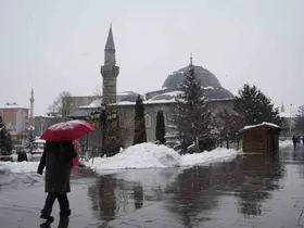 Erzurum’da kar yağışı etkili oluyor
