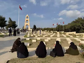 Erzurumlu şehit aileleri Çanakkale 57. Alay Şehitliğinde hüzünlendiler
