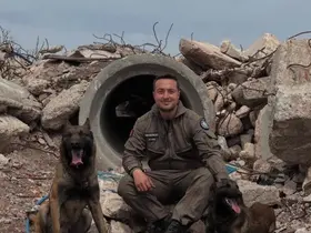 Eskişehir İtfaiyesi’nin arama kurtarma köpekleri zorlu sınavı başarıyla geçti
